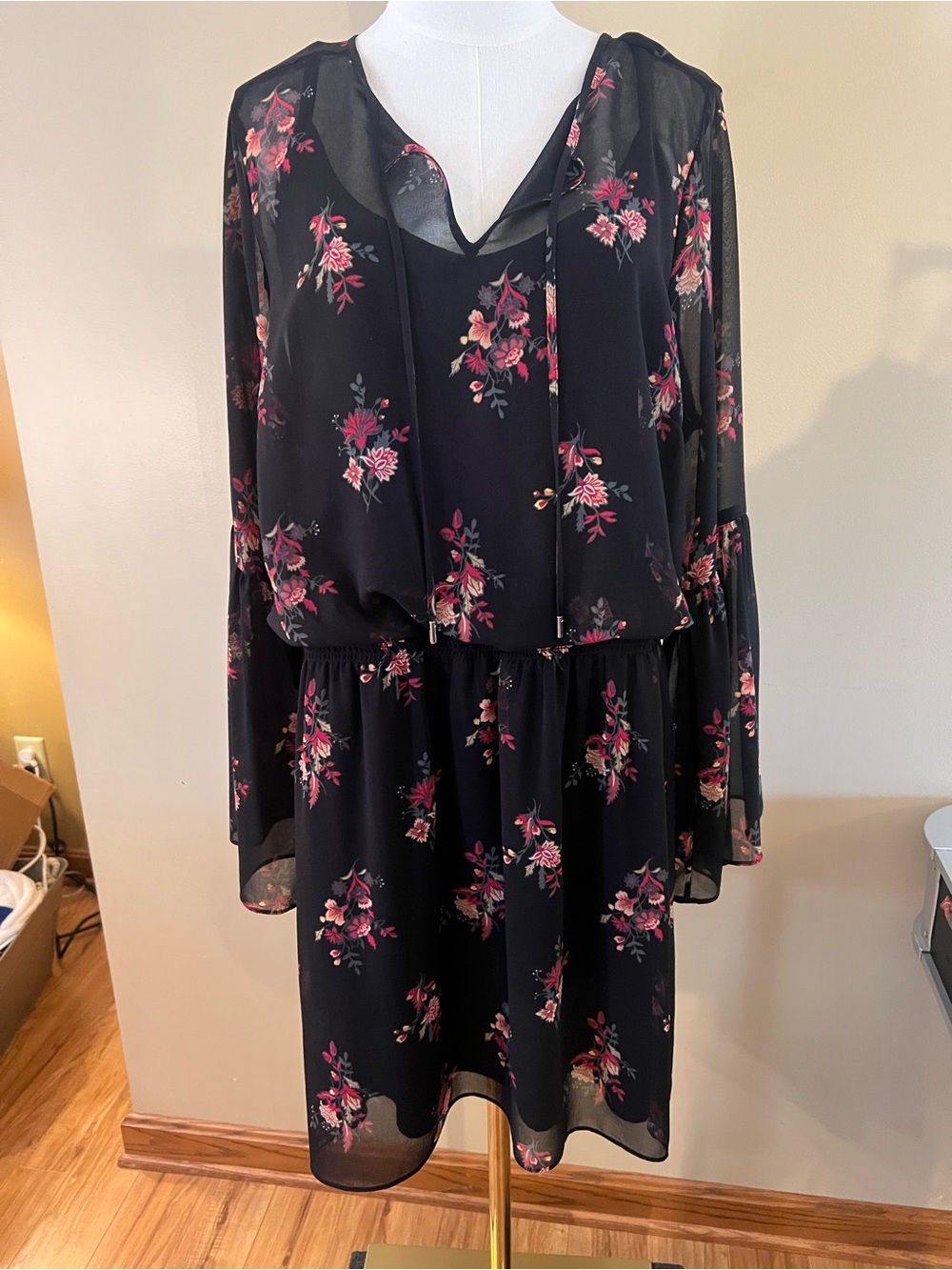 White House Black Market Black Floral Long Sleeve Tie-Neck Blousson Dress
